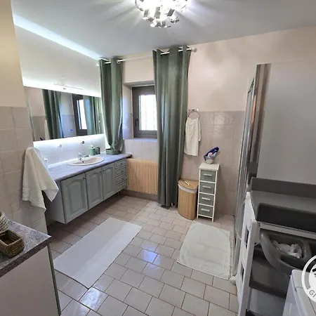 Maison Spacieuse, Parking - 6 Pers. - Fr-1-616-567